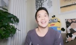 吃瓜娱乐的女人