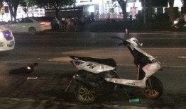 爆料撞女式摩托车视频,惊险瞬间！女式摩托车撞车事件视频曝光